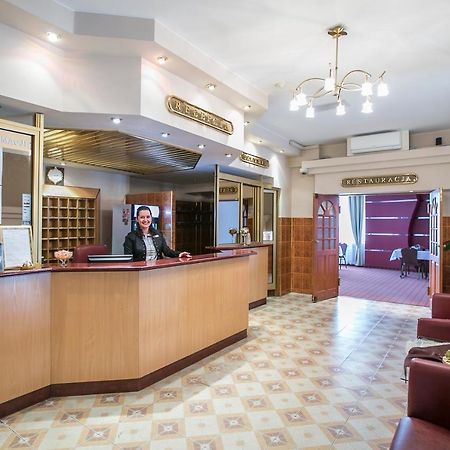 Hotel Unibus Bielsk Podlaski Exteriör bild