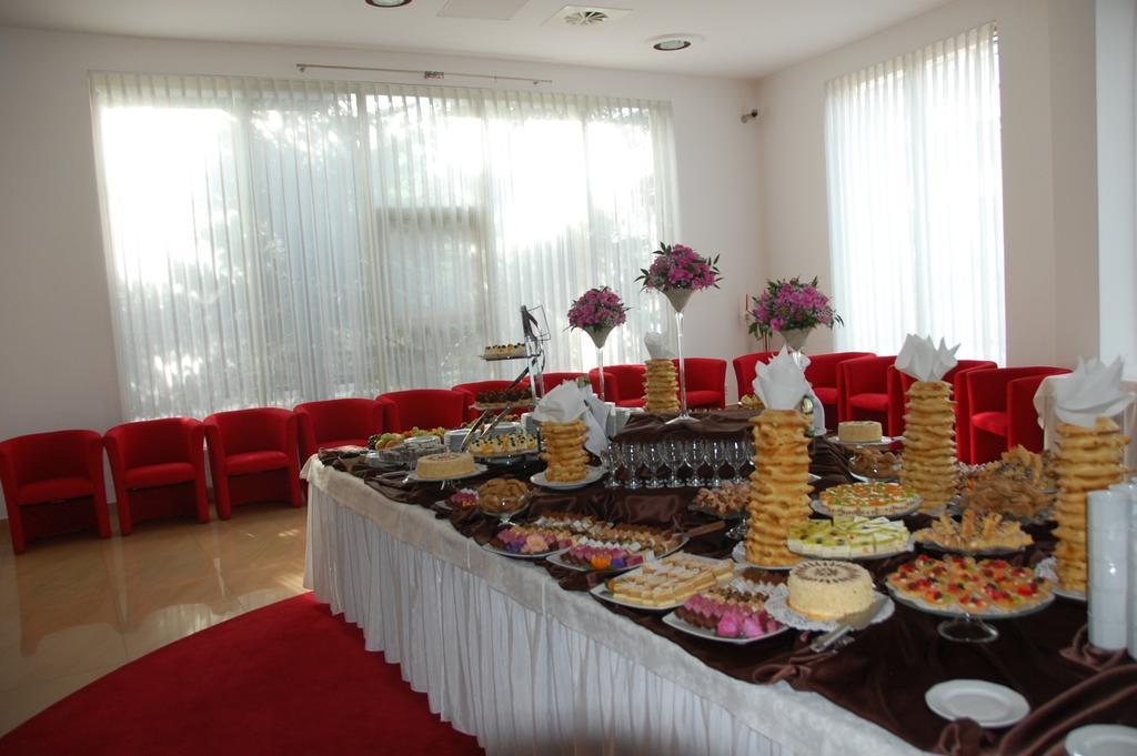 Hotel Unibus Bielsk Podlaski Exteriör bild