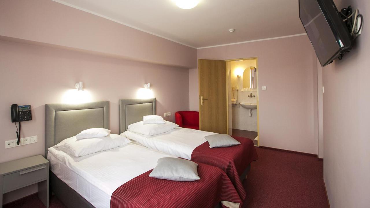 Hotel Unibus Bielsk Podlaski Exteriör bild