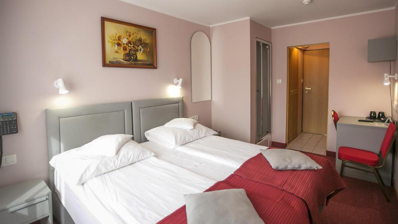 Hotel Unibus Bielsk Podlaski Exteriör bild