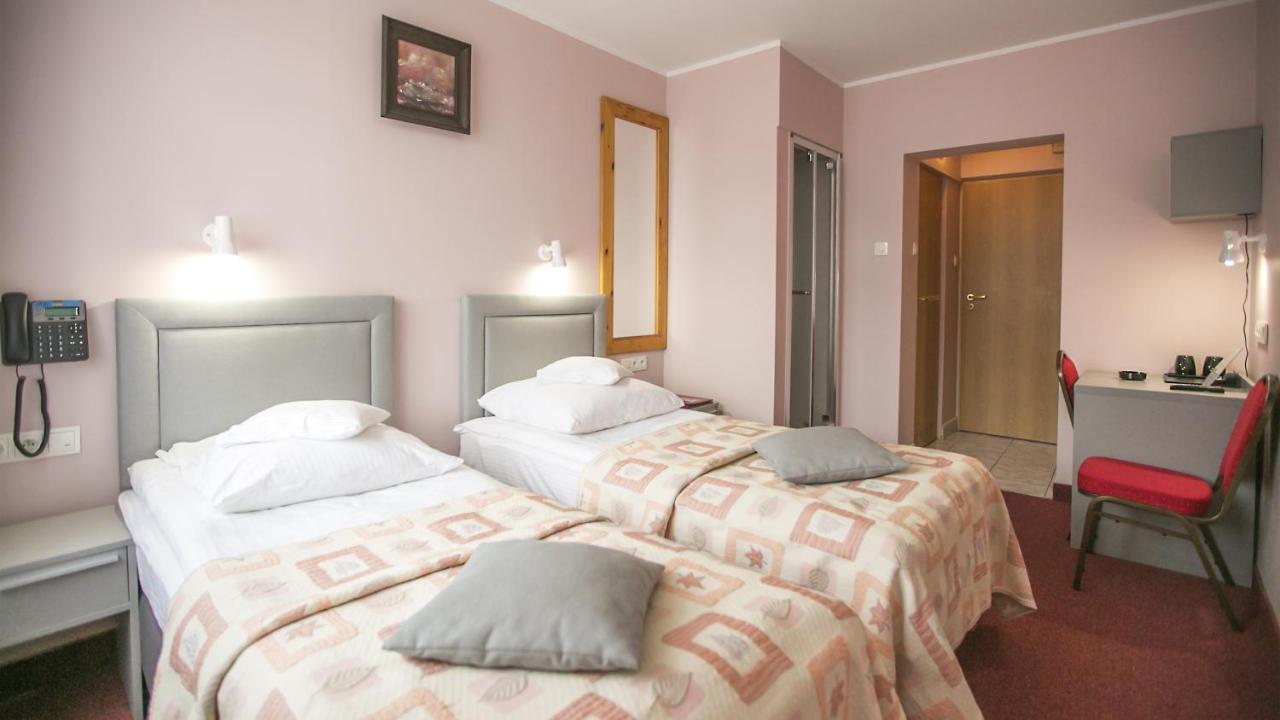 Hotel Unibus Bielsk Podlaski Exteriör bild