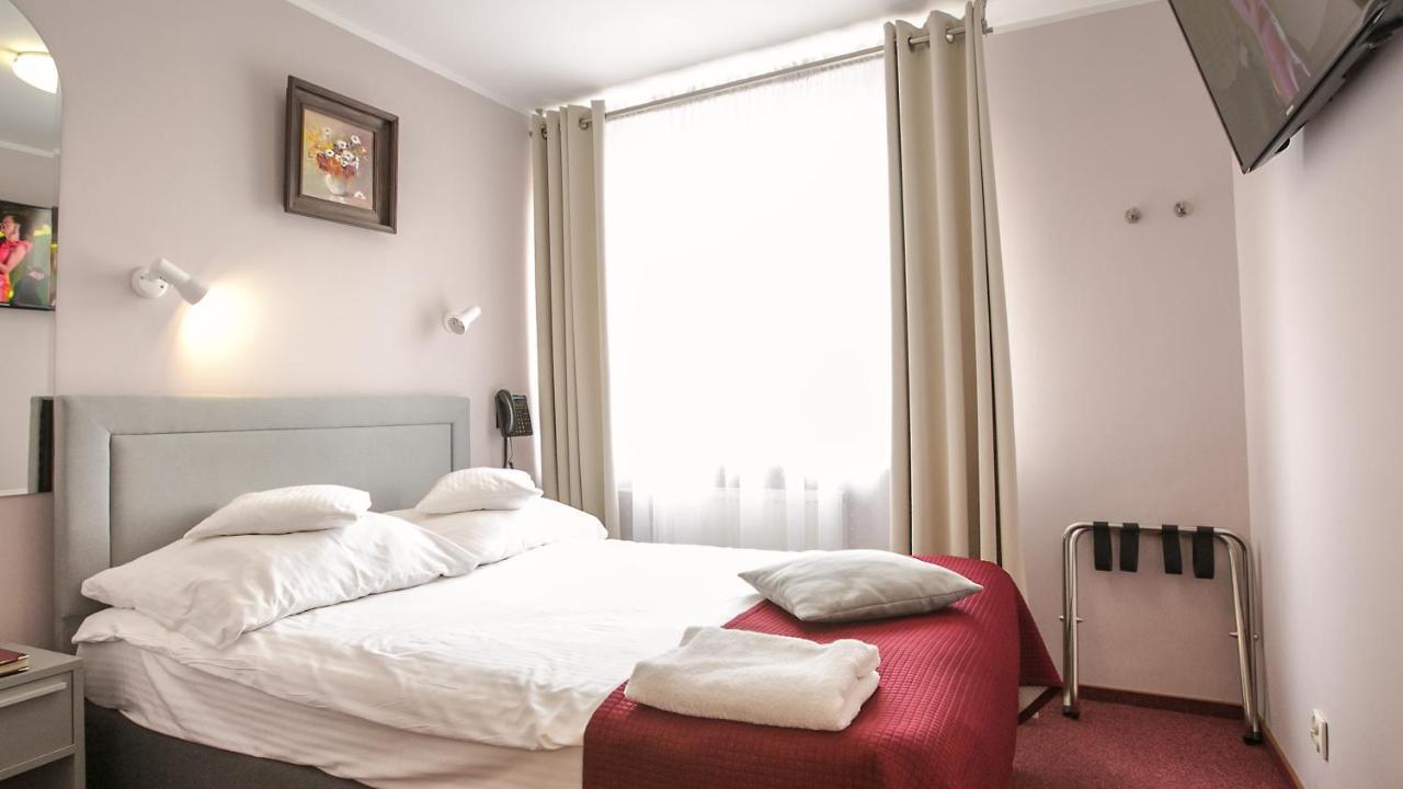 Hotel Unibus Bielsk Podlaski Exteriör bild