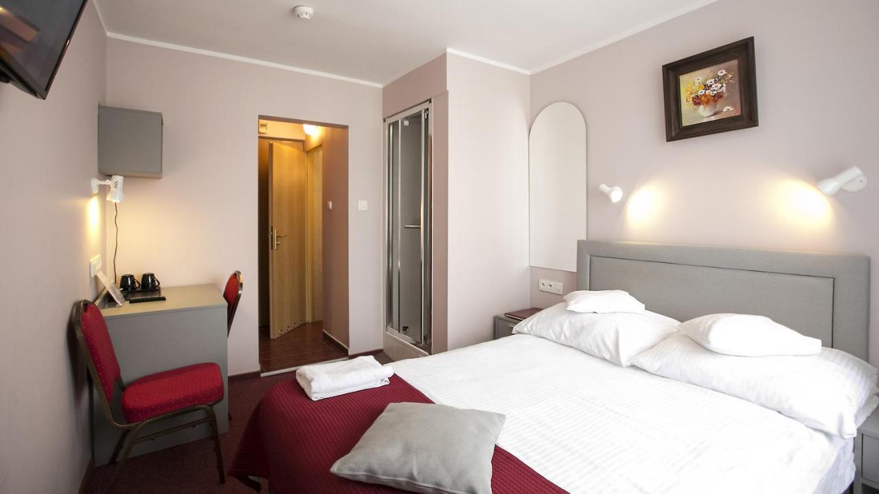 Hotel Unibus Bielsk Podlaski Exteriör bild
