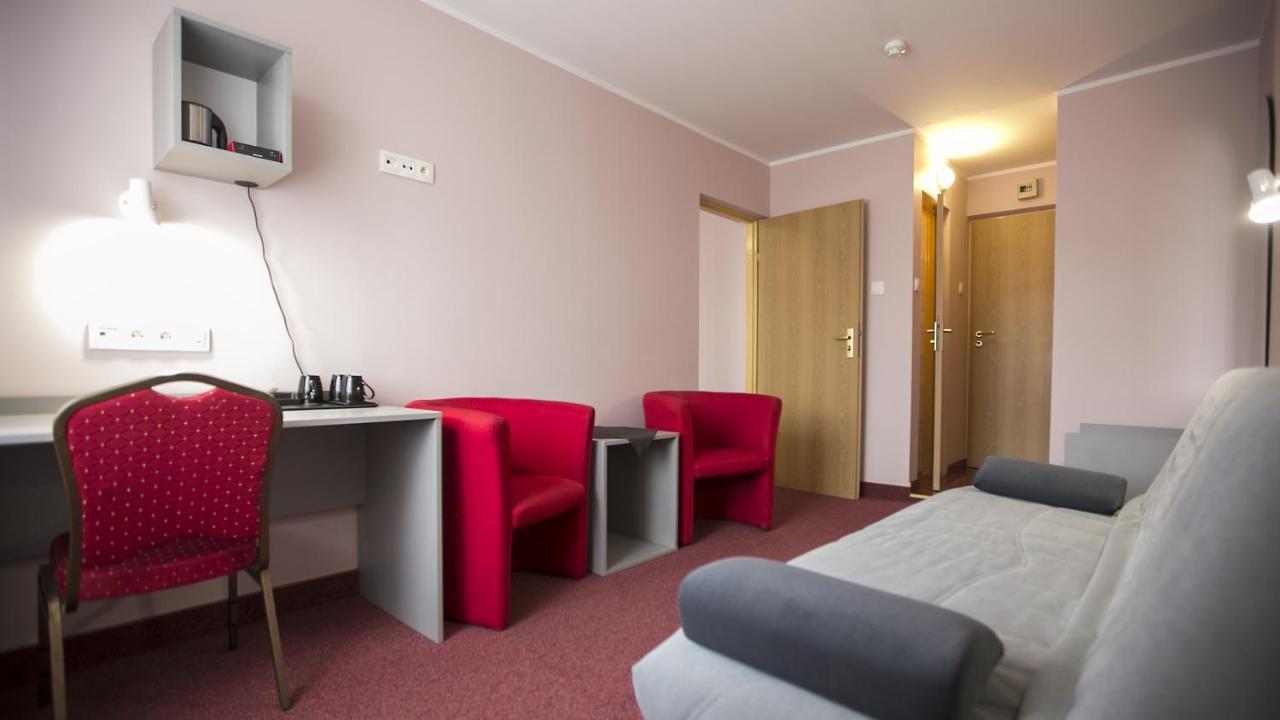 Hotel Unibus Bielsk Podlaski Exteriör bild