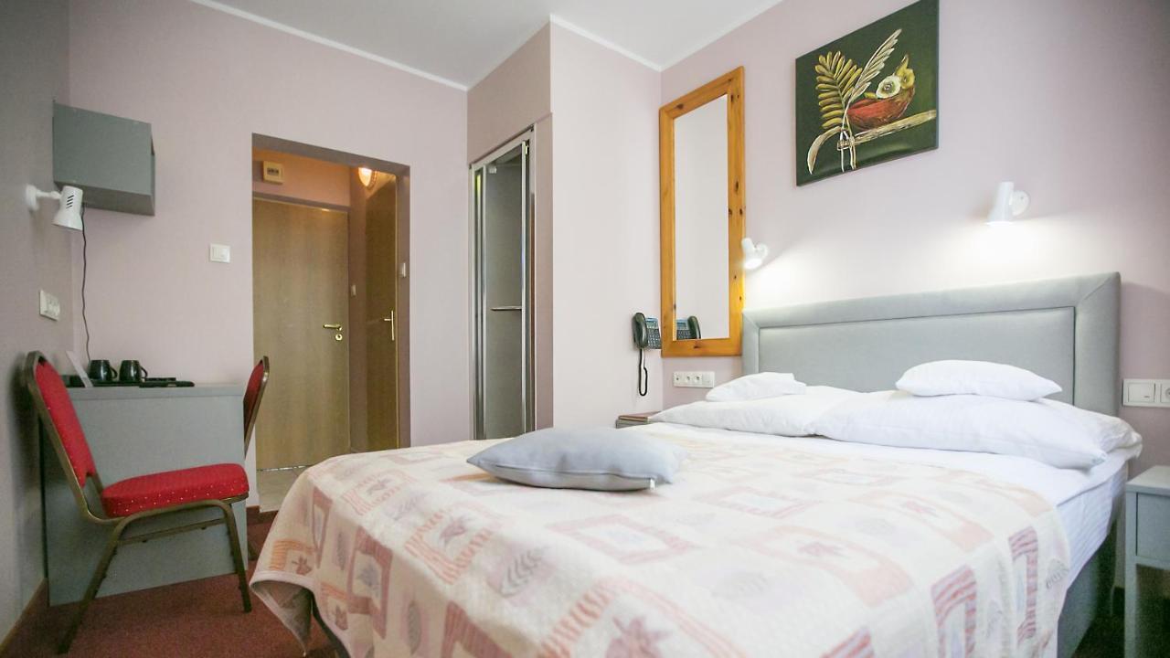 Hotel Unibus Bielsk Podlaski Exteriör bild