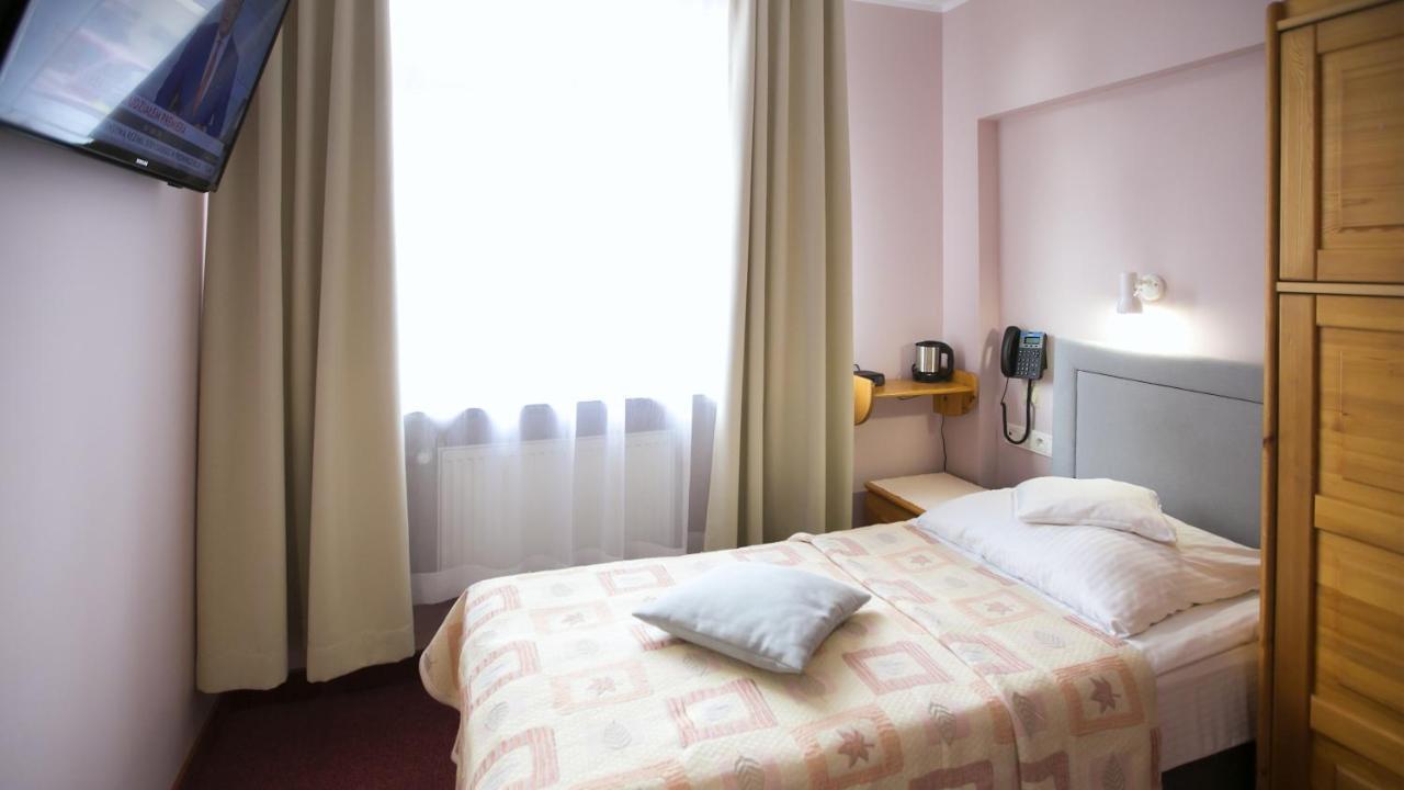 Hotel Unibus Bielsk Podlaski Exteriör bild