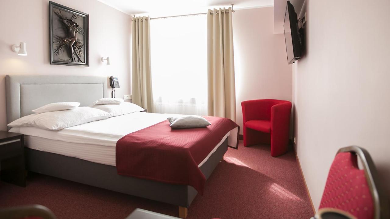 Hotel Unibus Bielsk Podlaski Exteriör bild