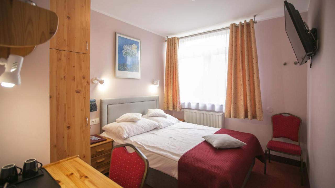 Hotel Unibus Bielsk Podlaski Exteriör bild