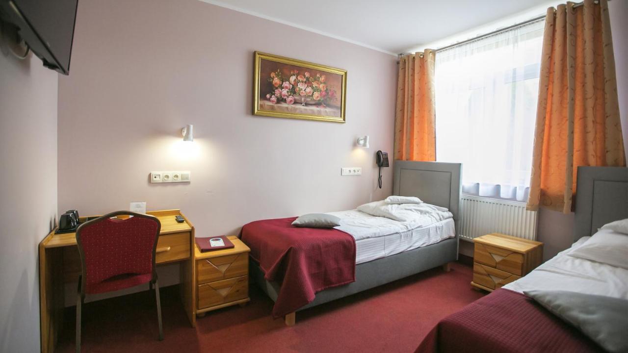 Hotel Unibus Bielsk Podlaski Exteriör bild