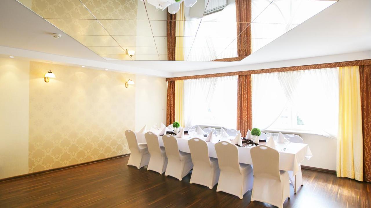 Hotel Unibus Bielsk Podlaski Exteriör bild