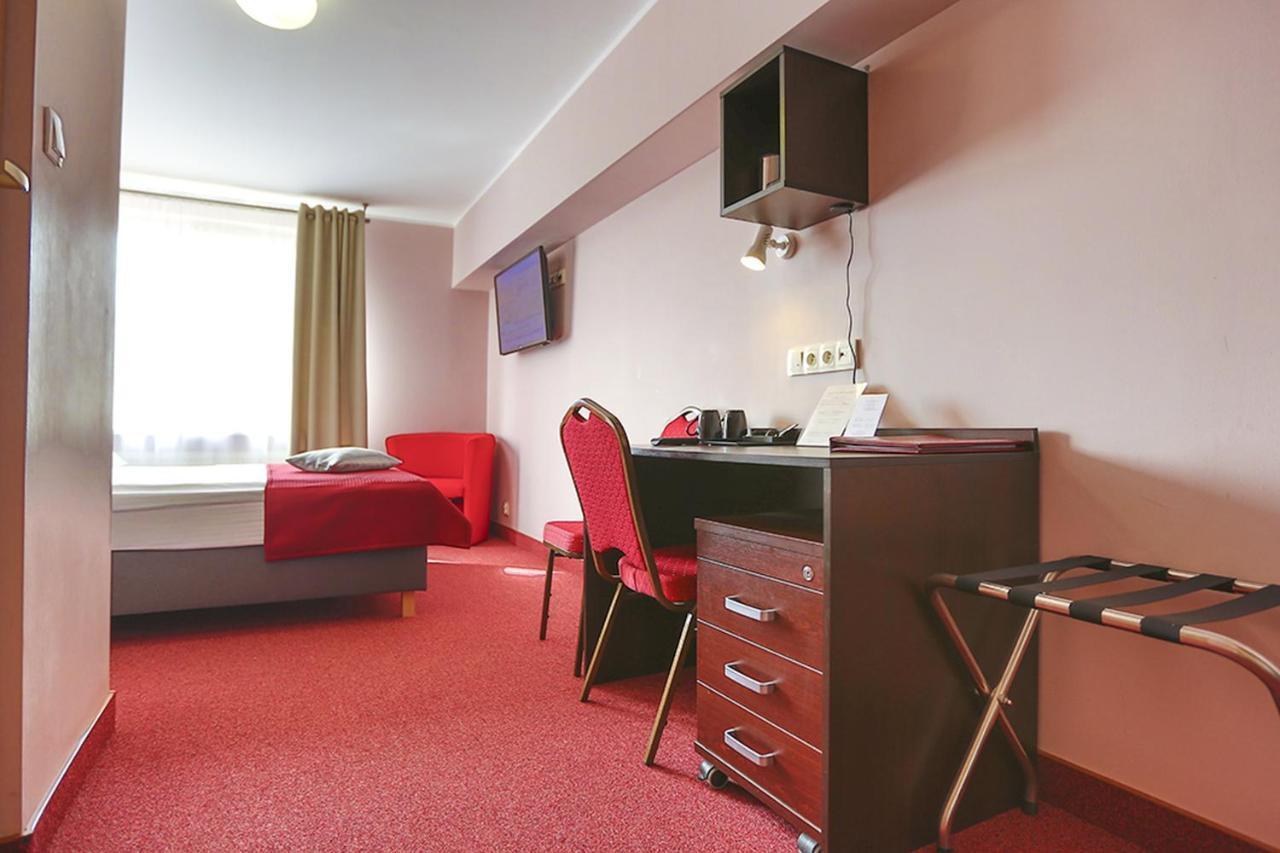 Hotel Unibus Bielsk Podlaski Exteriör bild