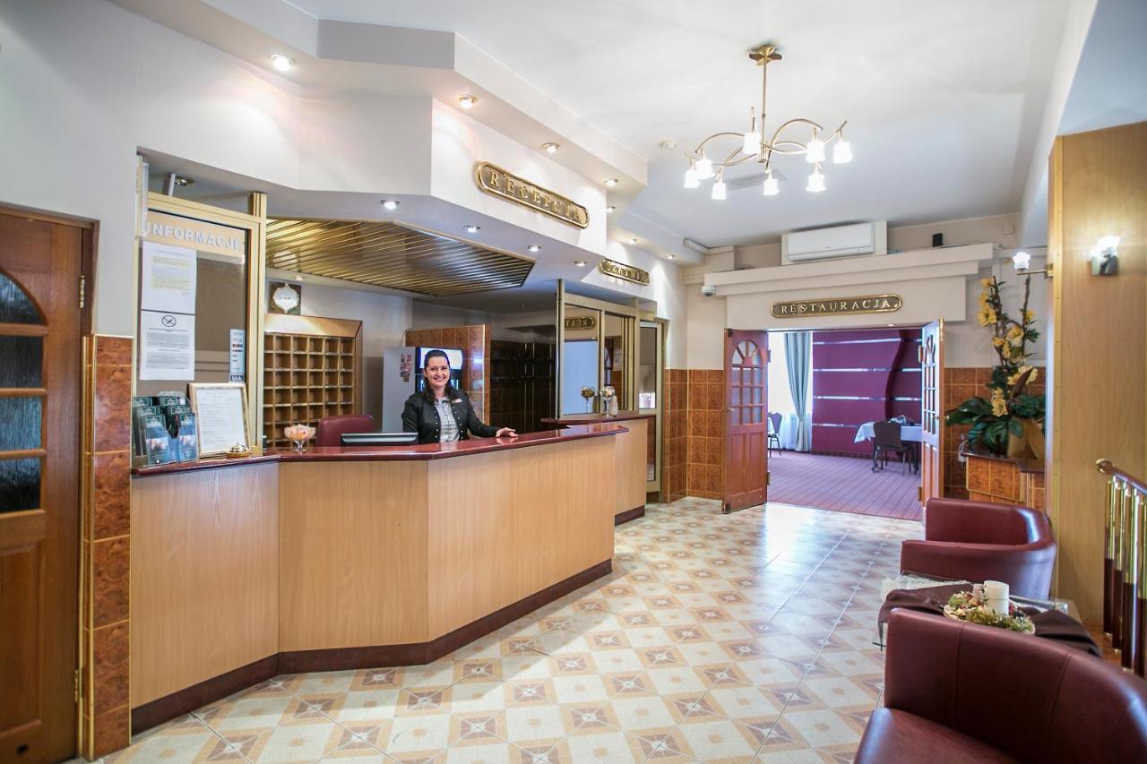 Hotel Unibus Bielsk Podlaski Exteriör bild